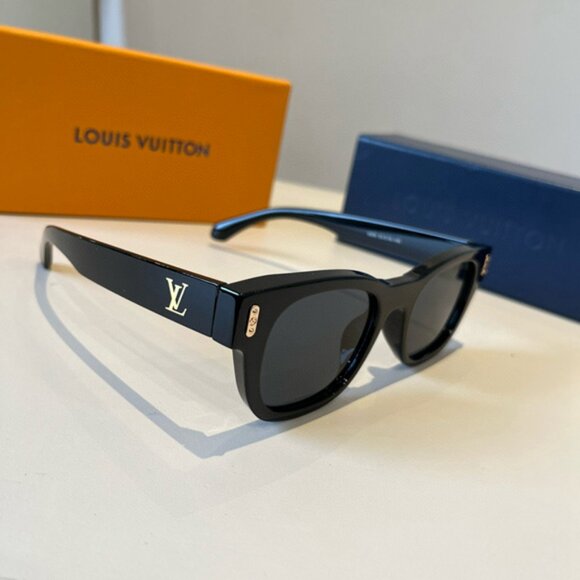 Louis Vuitton Black Women's Sunglasses - Picture 5 of 7